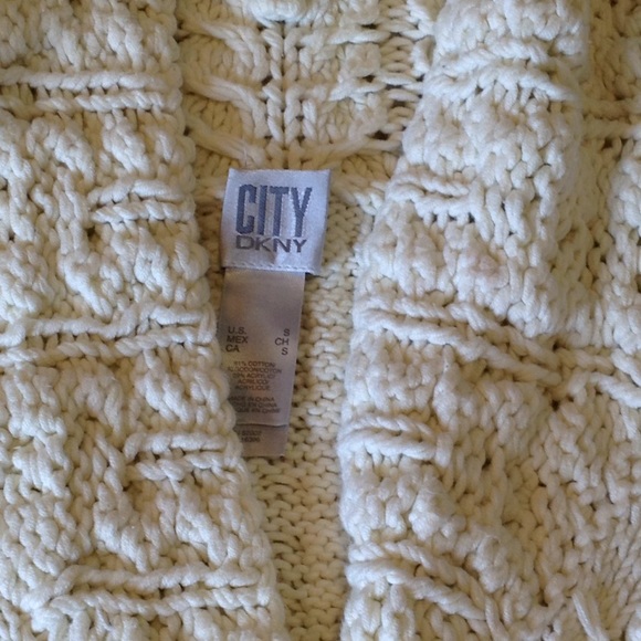 SOLD on other platform 🤍Vintage DKNY White Hooded Sweater Women’s Size S - Picture 3 of 3